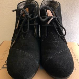 Nearly New TOMS Desert Wedge Black Suede Bootie